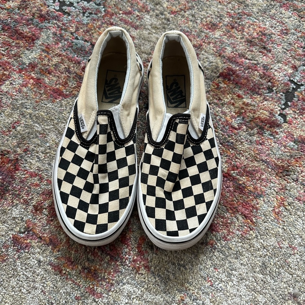 Women’s size 7.5 checkered black and white vans almost perfect condition